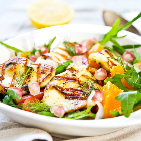 салат з сиром халумі