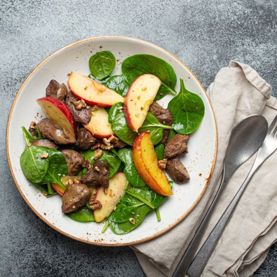 Салат з печінкою і яблуками