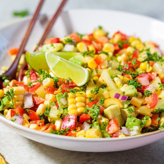 Салат з консервованою кукурудзою