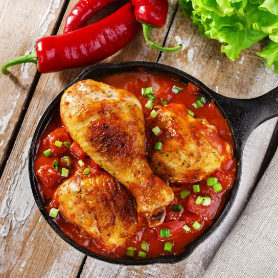 Курячі ніжки в томатному соусі