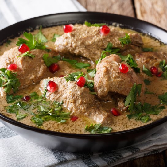 Индейка под соусом из грецких орехов