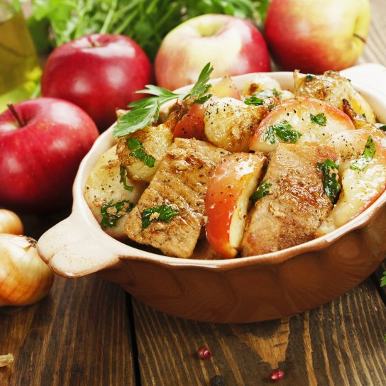 Свинина з яблуками