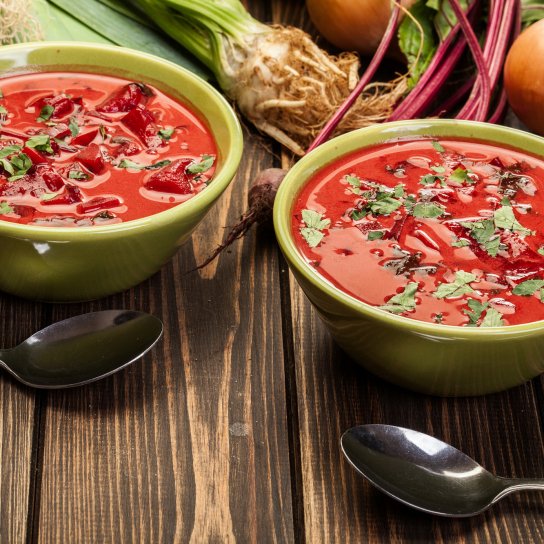 дві тарілки борщу