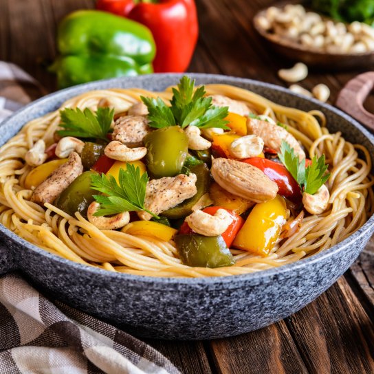 Цільнозернові спагеті з куркою