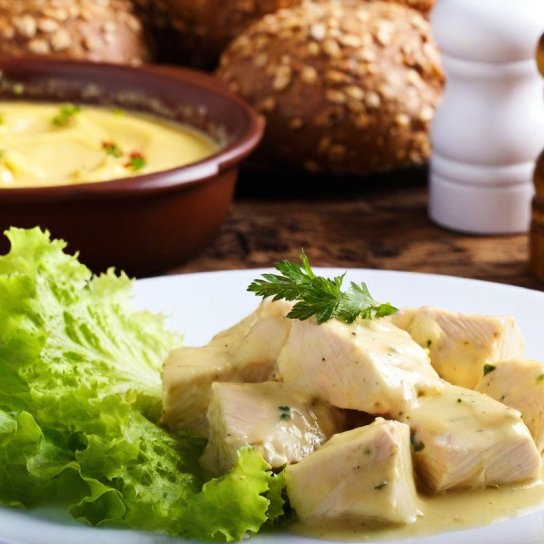 Куряче стегно в гірчичному соусі