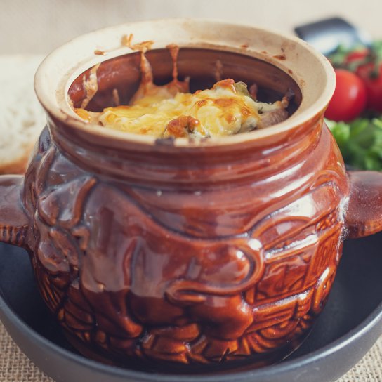 Гриби з бринзою в горщику