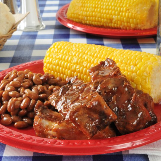 Квасоля з реберцями у горщику