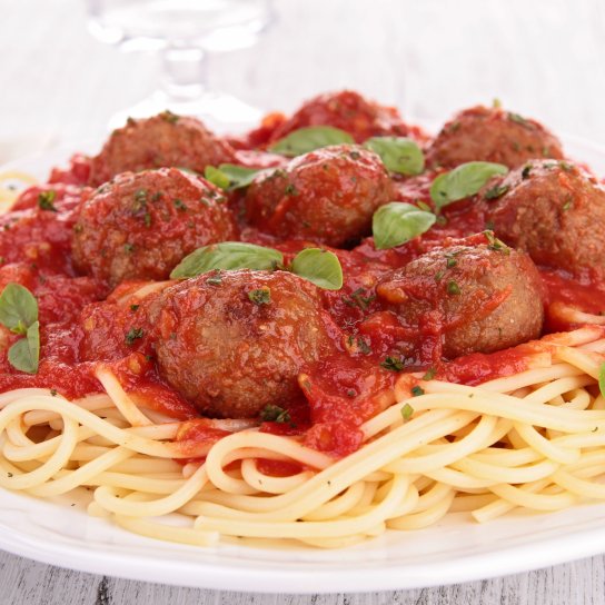 Фрикадельки в соусі