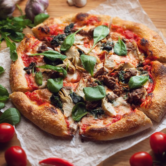 Піца з грибами і шпинатом