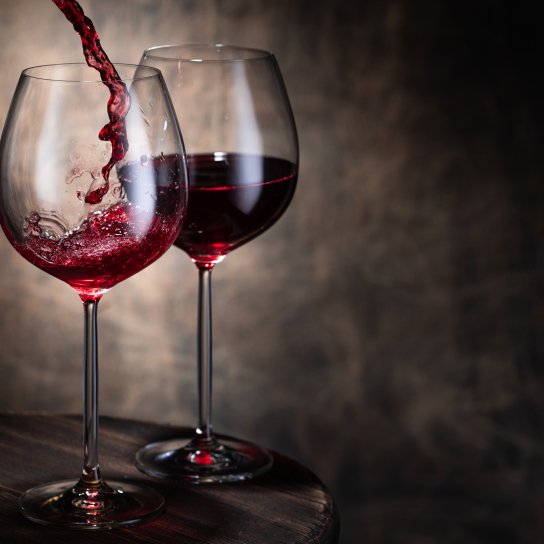 Два келихи вина
