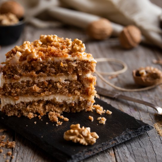 пляцок з халвою і горіхами