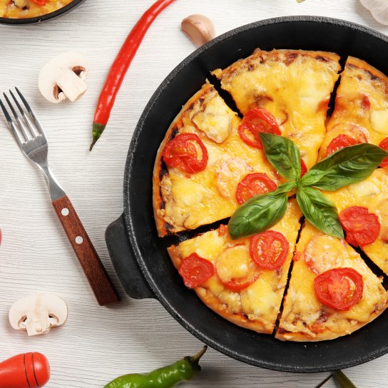 Піца з помідорами та сиром