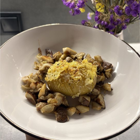 Картопля з білими грибами