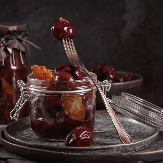 Закусочні мариновані сливи