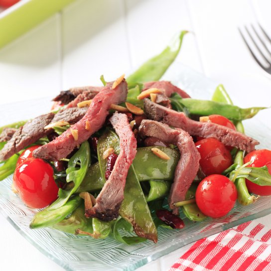 Салат з телятиною і квасолею