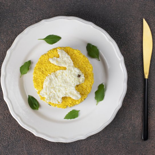 салат "Кролик" з анансом й яйцями