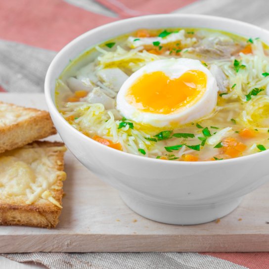 Зігріваючий суп із локшиною