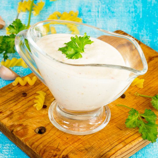 Сметанний соус із цибулею і часником