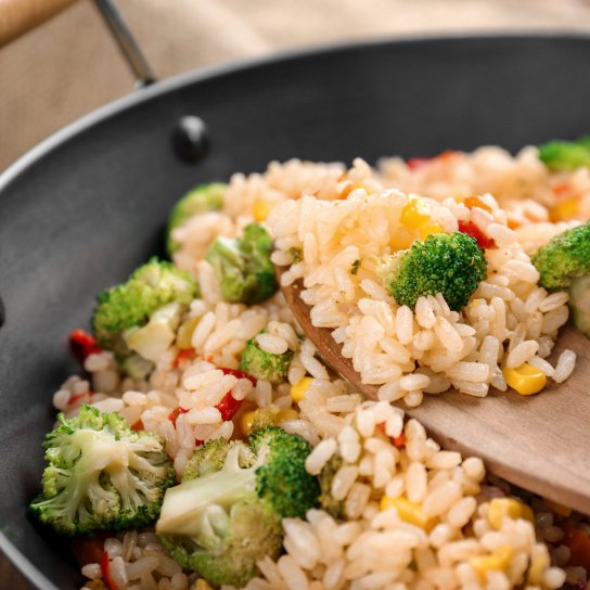 Салат з рису та броколі