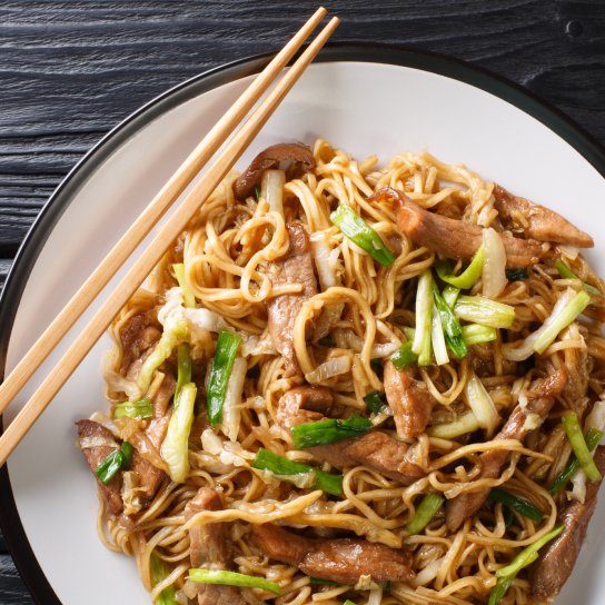 Смажена локшина з куркою