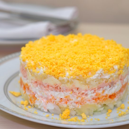 Салат з консервованої горбуші - рецепт