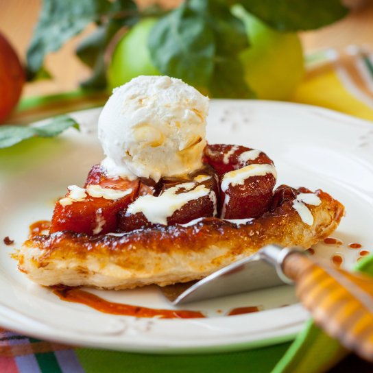 Персиковий тарт Татен з морозивом