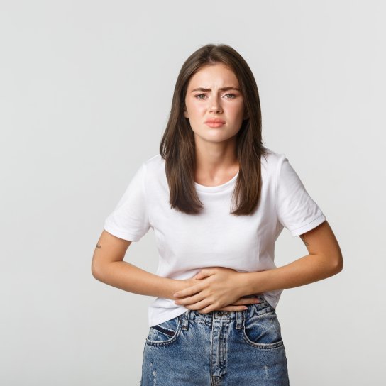 У жінки болить живіт