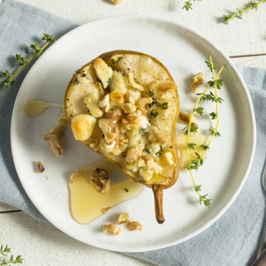 Запечена груша з камамбером