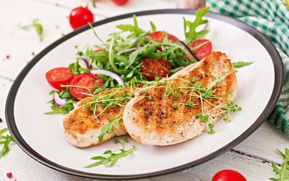 Курка з салатом