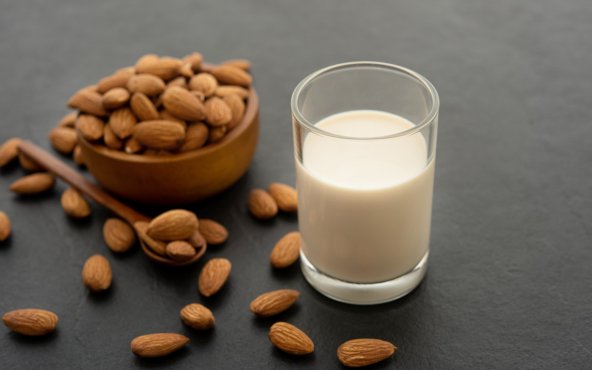 Мигдалеве молоко