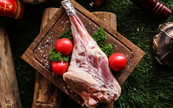 Бараняча нога з кісткою