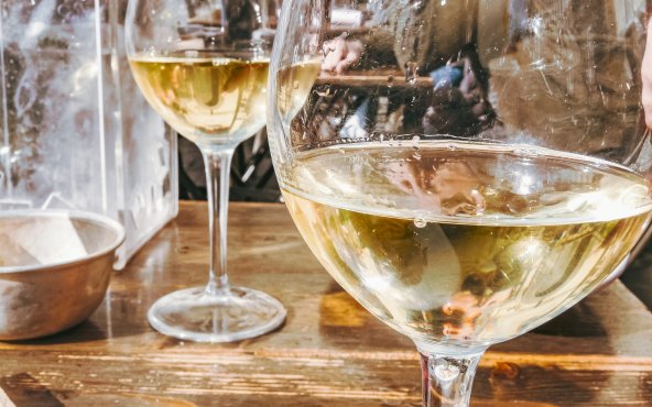 Біле сухе вино