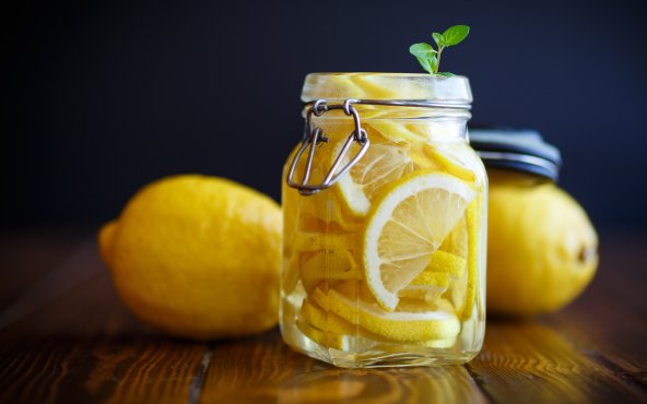 Лимон консервований