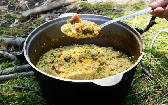 Козацький куліш в казані