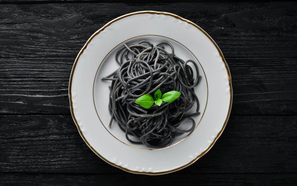 Макарони з чорнилами каракатиці