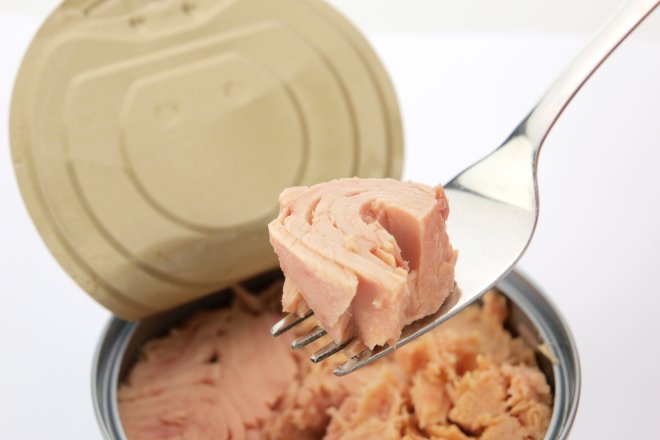 Тунець консервований