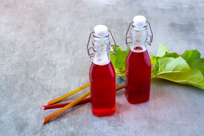 Ревінь, сік