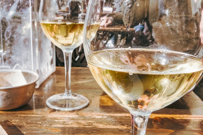 Біле сухе вино