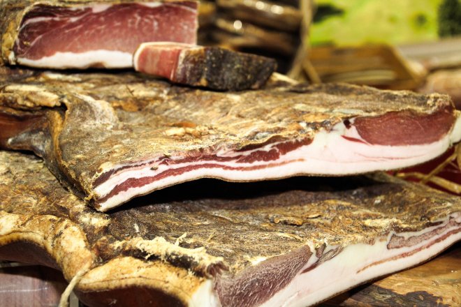 Сало сиров'ялене