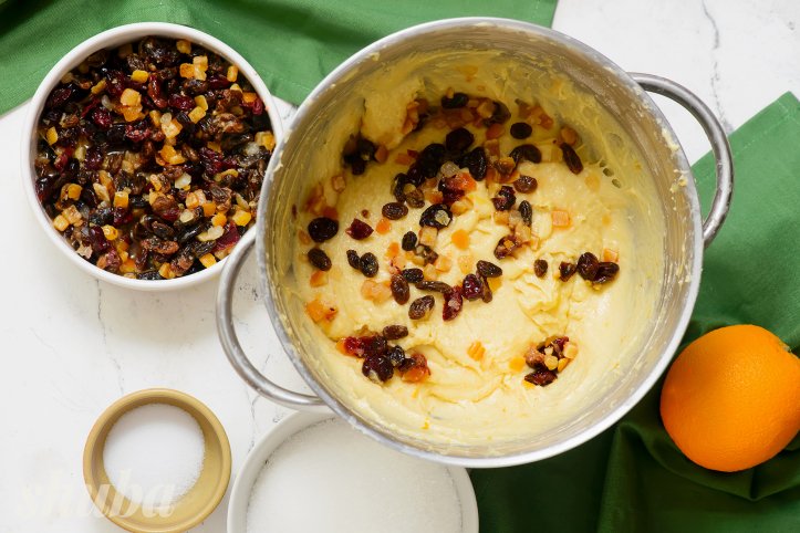 сухофрукти в тісті