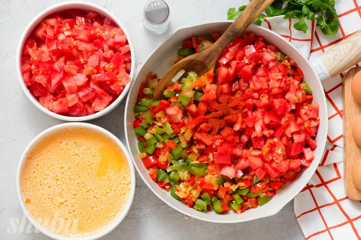 помідори на сковороді