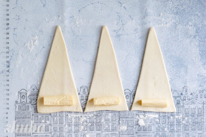 моцарела на тісті