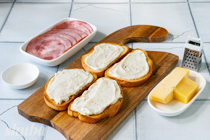 хліб і бешамель