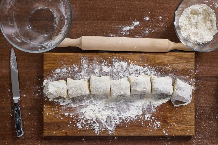 шматки тіста