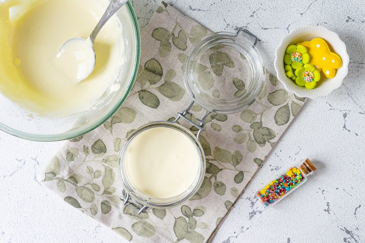 Помадка в контейнері