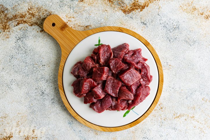 шматочки яловичини