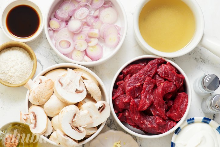 інгредієнти для бефстроганов