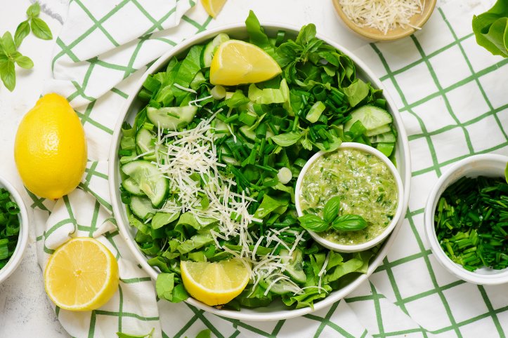 Зелений салат з кремовою заправкою