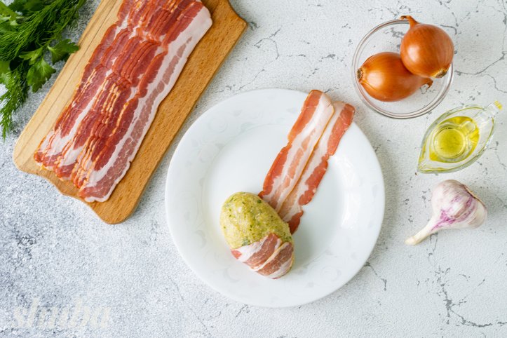 курячі котлети в беконі