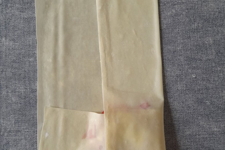 Пиріжки з полуницею в тісті філо